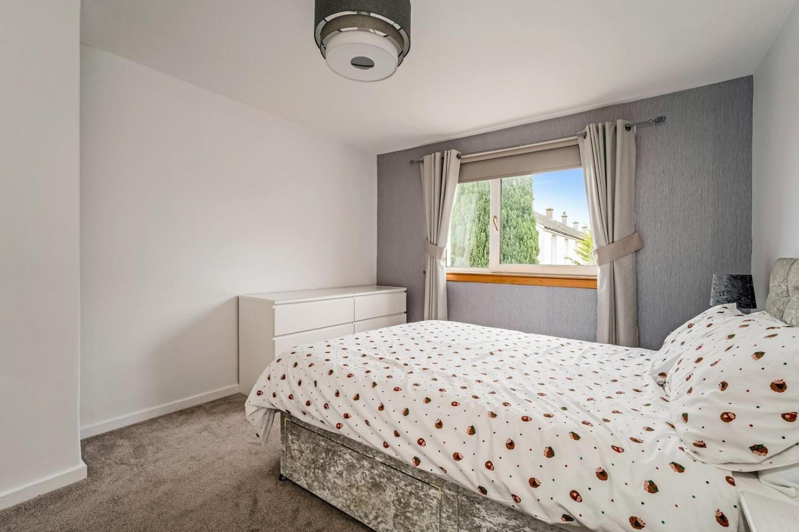 Centrally Situated 1 Bedroom House In Cumbernauld Zewnętrze zdjęcie
